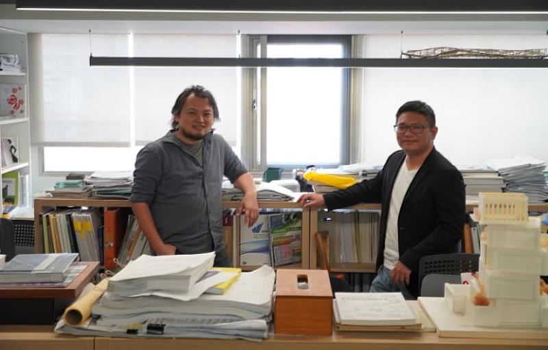 潘天壹（左）、曾偉展（右）團隊所設計的橫山書法藝術館，日前也剛獲得2022金點設計獎的「年度最佳設計獎」。