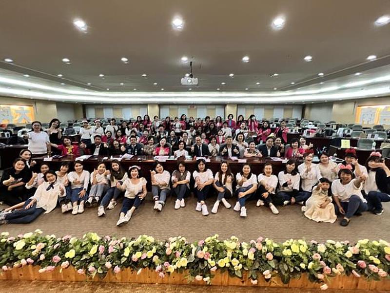 南臺科大111老闆娘學院秋季班 大合影。