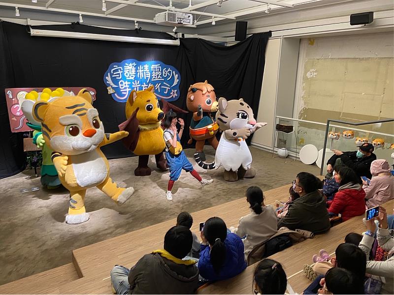 觀眾參與「守護精靈的時光旅行」親子音樂劇