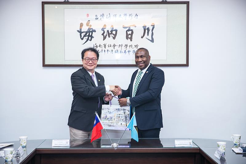 海大顧承宇副校長接待聖露西亞大使路易斯(Robert Kennedy Lewis)