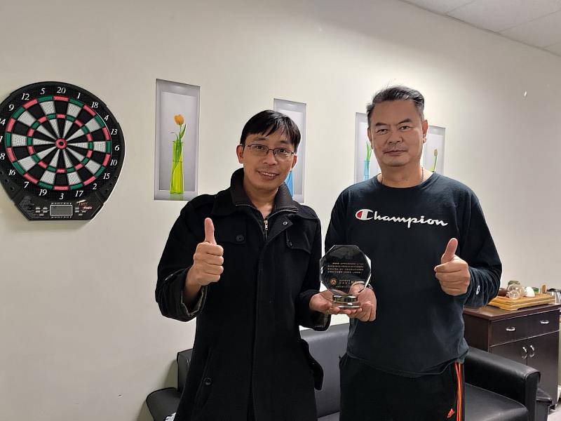 圖說三：彭逸坤副教授(右)與徐振德助理教授(左)