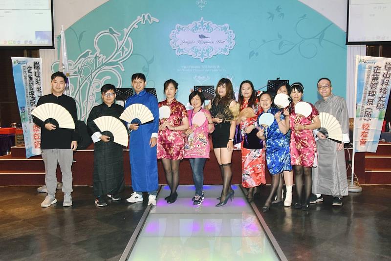 產碩班主題為民初改良旗袍