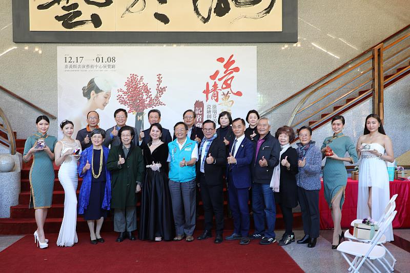 瓷情萬種！徐瑞芬返台十年瓷繪創作展歐風中國風展現多元風采
