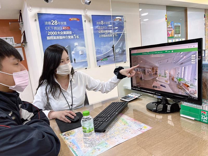 信義房屋引領產業不斷創新，開發智能賞屋可以有效減碳，也增進員工工作效率，更有競爭力。