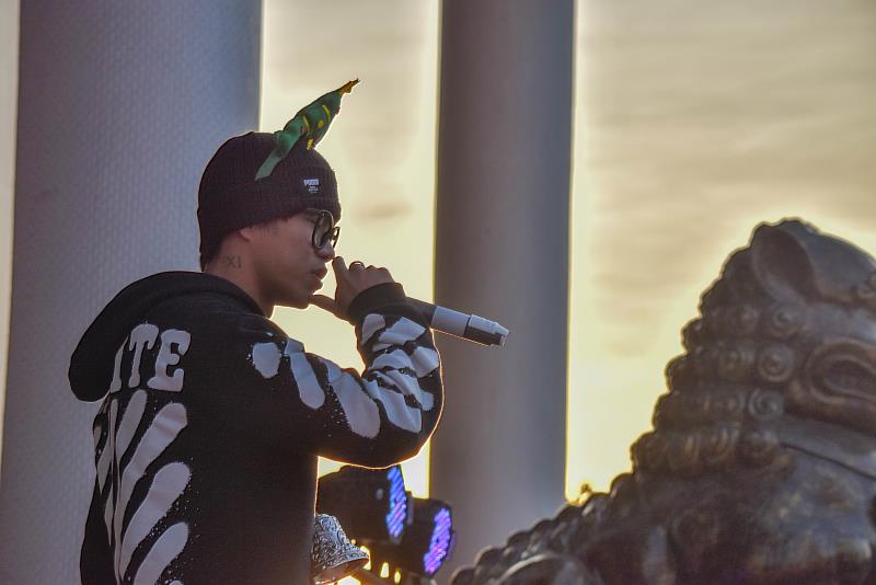 視傳系學生演唱嘻哈歌曲