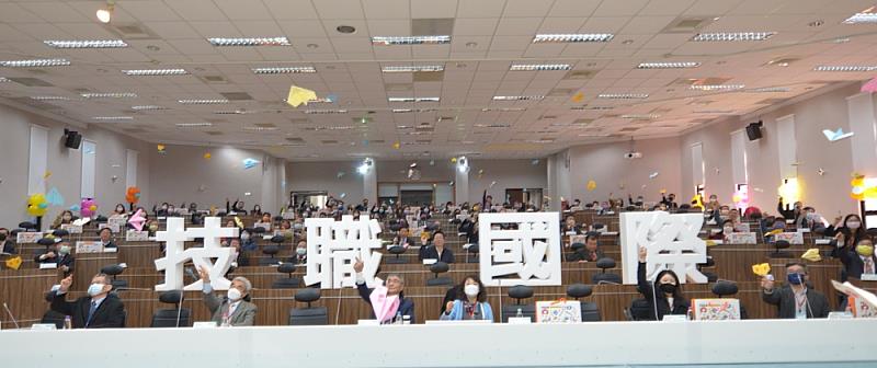 展望技職國際_出發