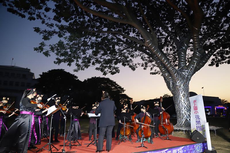 迎接2023 「希望之樹」點燈祈福