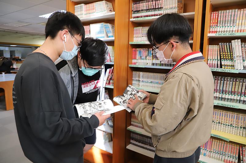 南華大學設置漫畫區，提供學生課餘時間休閒娛樂的環境。