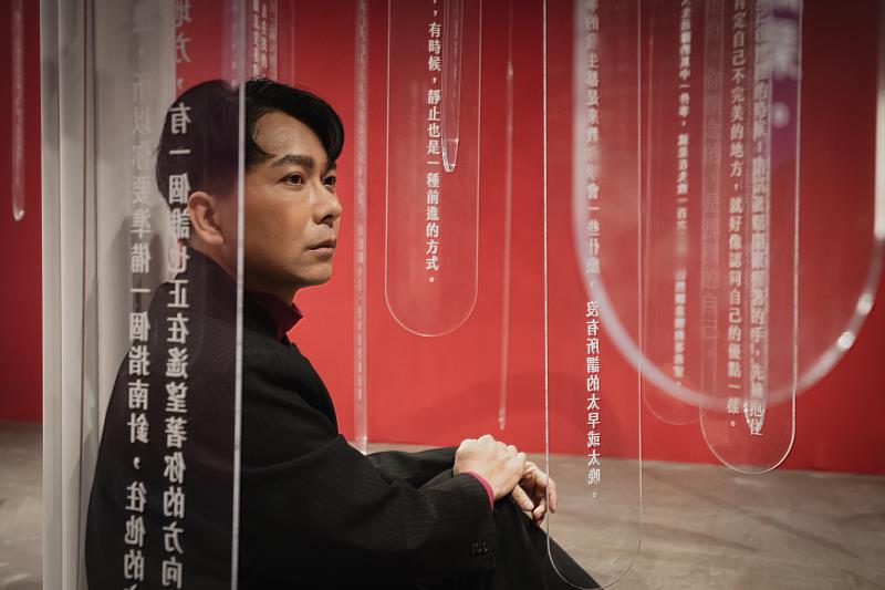 以暖心詩句寫作風格聞名暢銷作家「肆一」