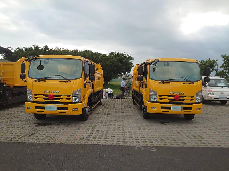 注入生力軍 14輛垃圾車及機具 增進臺東縣各鄉鎮市清運工作效率及安全