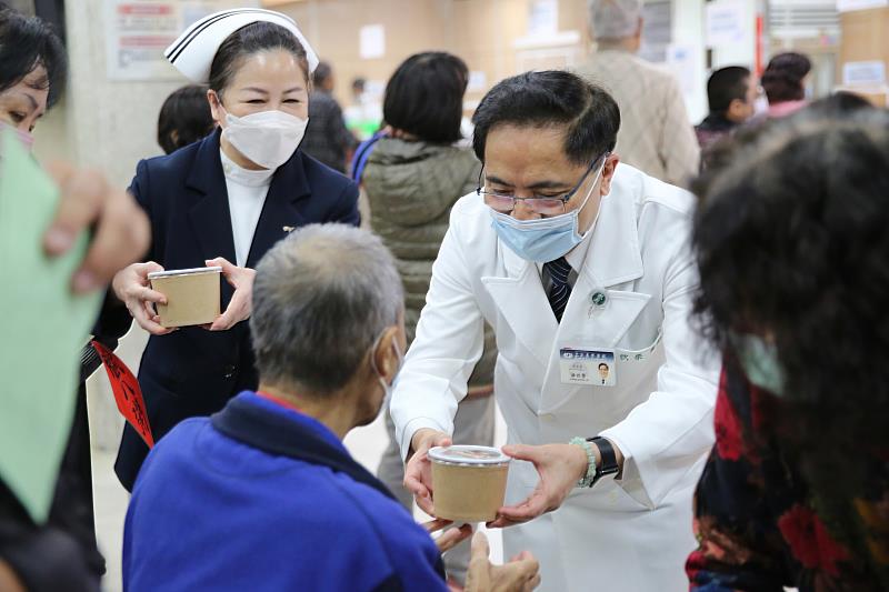 林欣榮院長表示，希望透過這節日啟發人人的愛心與善心，並且感恩、知足，也期待人與人之間有更多的善解與包容。