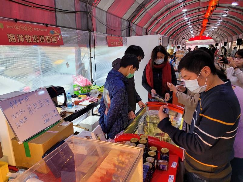 自112年1月12日至19日早上9:30至晚上7:30在板橋農會超市一樓廣場舉辦年貨大街展售活動