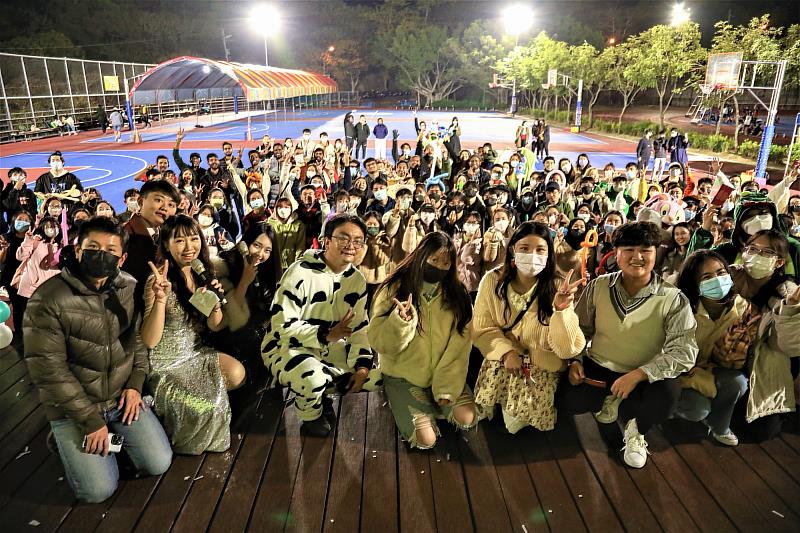 朝陽科大國際學生歡聚跨年，迎接2023到來。