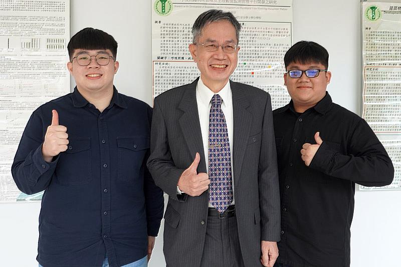 大葉大學消防學程主任葉啟輝(中)鼓勵學生將所學應用於實務
