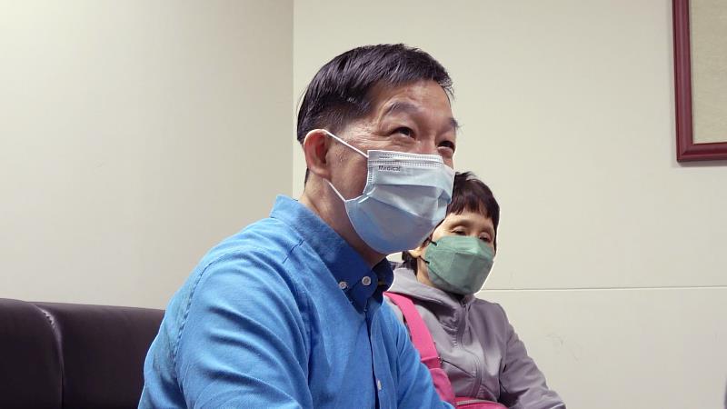 香柏樹長者社區關懷協會臺大據點主任江海榮說明長者想法