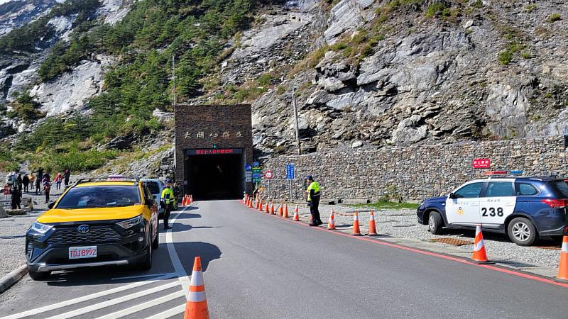 臺20線彎道白線停車違規 臺東縣關山警察分局說明 違者最高可罰1200元