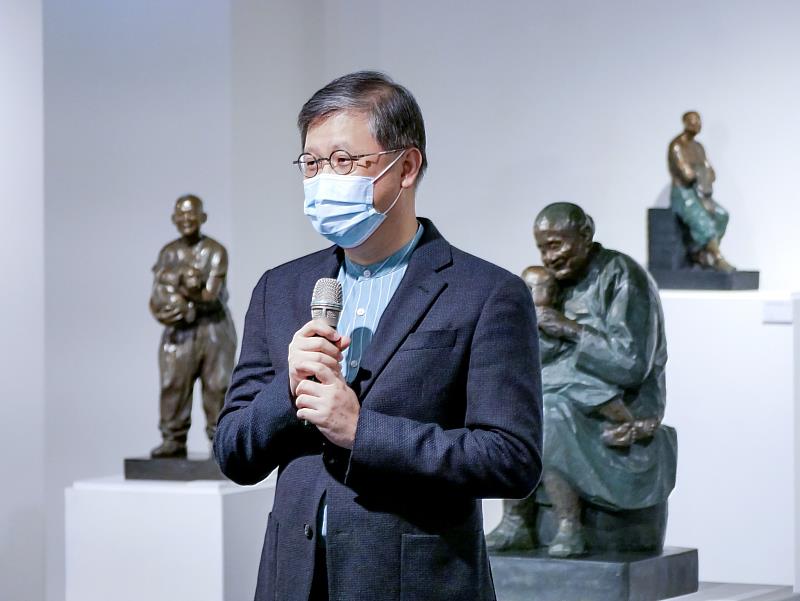 《生之痕—陳正雄銅雕回顧展》鶴軒藝術負責人陳鶴，要想認識臺灣人面貌，請欣賞國寶級藝術家陳正雄的作品