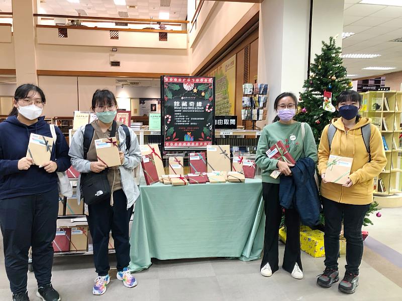 南華大學舉辦「館藏奇緣 」活動， 鼓勵學生廣泛閱讀，增廣見聞。