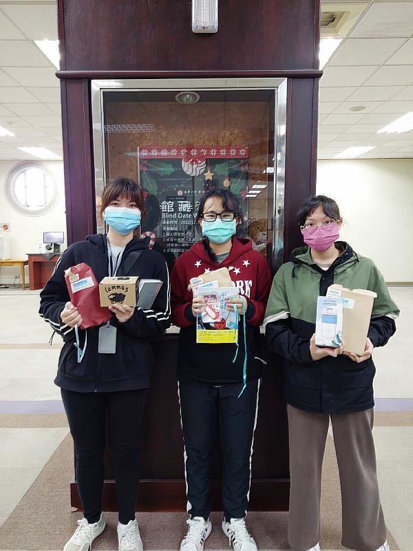 南華大學舉辦「館藏奇緣 」活動， 鼓勵學生廣泛閱讀，增廣見聞。學生參與踴躍。