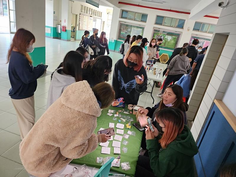 圖說三：現場展攤之二