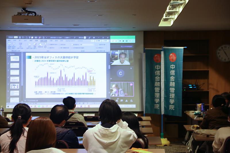 岡野淳透過東京的空房率與郊區和市中心的房價對比，分析因疫情興起的遠程辦公模式，在當前日本社會發展的真實樣貌。(圖/中金院提供)