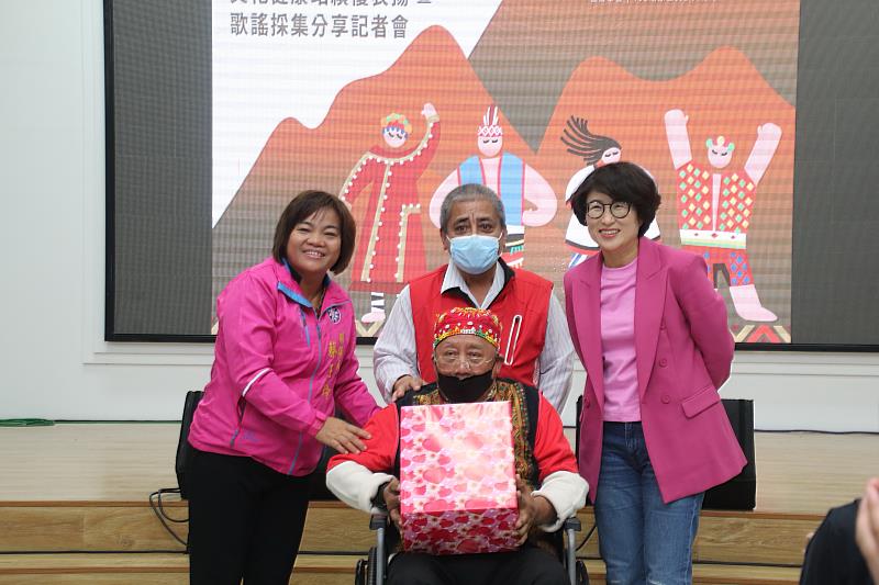 臺東縣績優文健站今頒獎 饒慶鈴:縣府推動歌謠採集發揚傳統文化 打造南島文化首都