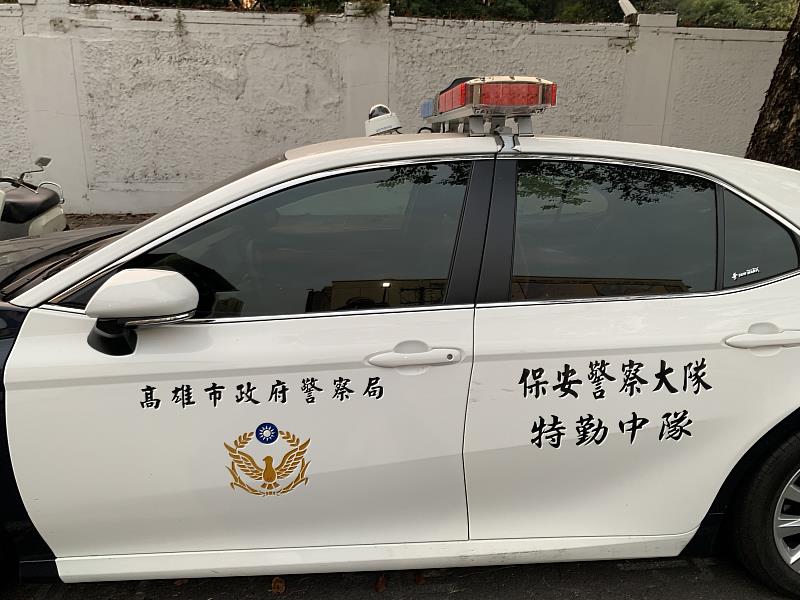 「5G智慧巡邏車」結合星光級夜視攝影裝置，透過5G傳輸、AI辨識車牌，短時間完成車輛辨識，有效提升勤務效率。