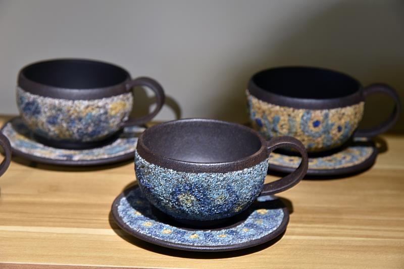 「無物工坊WUWU Art」1月20日前還有3場小型展覽開放免費參觀，圖為炎岩 ─ 顏家佑岩礦燒個展
