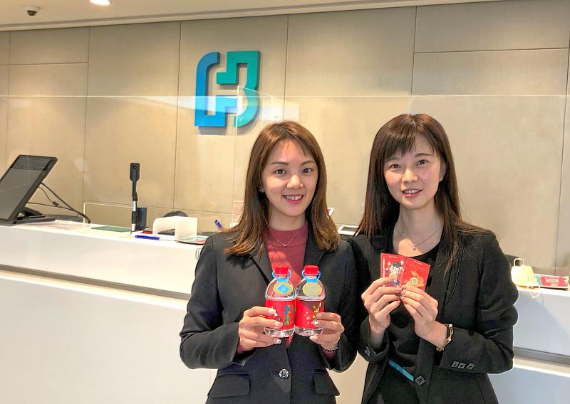 北富銀全台限量贈送發財金及發財水，祝福客戶開運過好年！