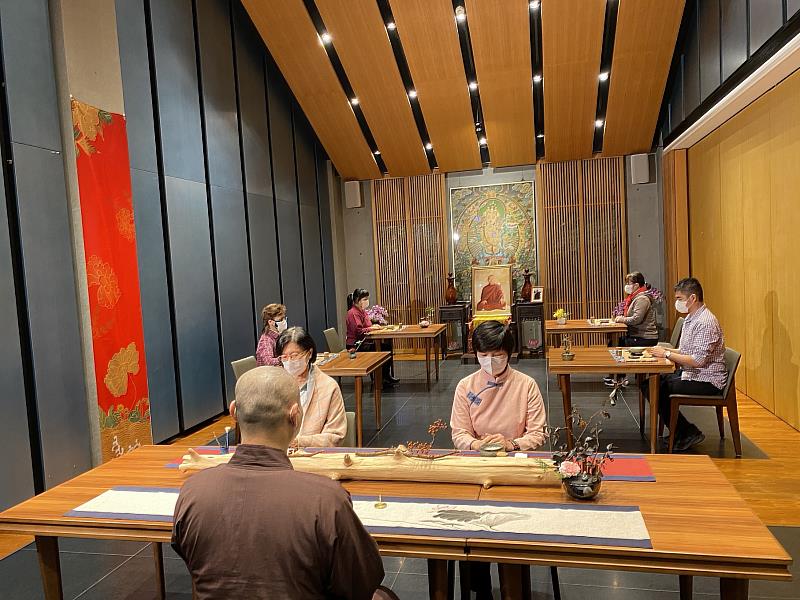 聖山寺客堂今年新春安排香禪體驗，可香篆品香。（圖由靈鷲山佛教教團提供）