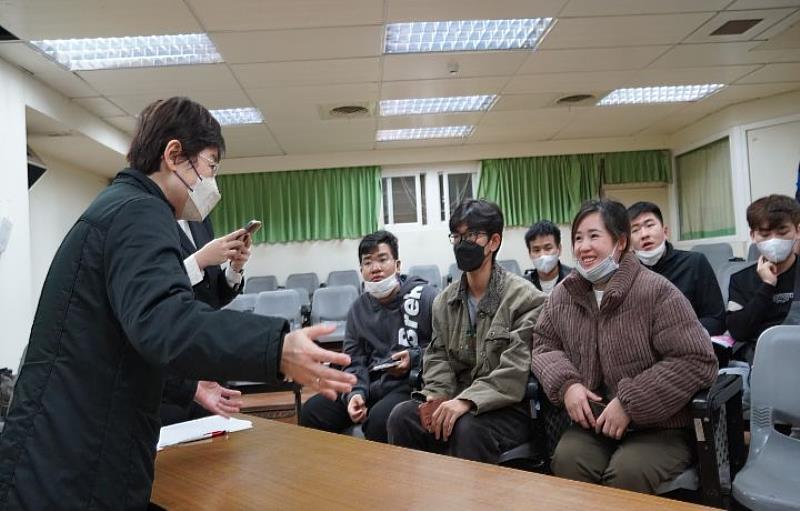 台北福華大飯店經過面試後，已確定錄取6名越籍生。