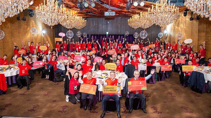 「資誠新世代企業家聯誼會」於2023年1月5日舉行第十屆結業式，由政治大學商學院司徒達賢教授帶領第十屆會員透過個案課程「選擇激勵的方法」，兼談聽說讀想的修鍊，培養會員整合、思辨及提問能力，協助自我反思。本次結業式也邀請歷屆學員回娘家，共同參與「十年有成」的歷史性一刻。