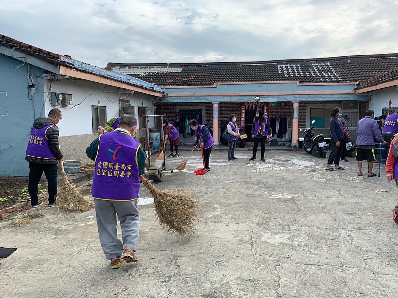 救國團關懷弱勢長者 為清寒孤老居家打掃