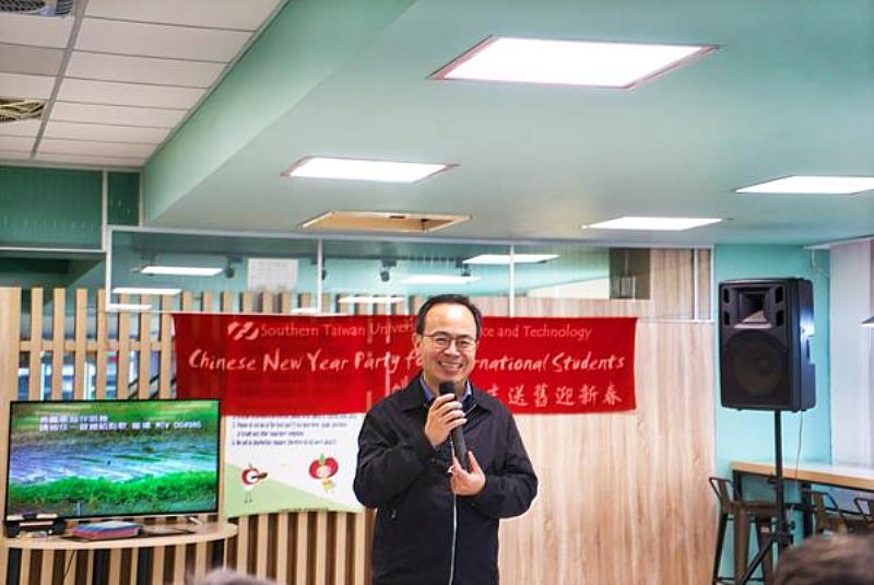 南臺科大副校長周德光於「112年外籍生華語文賀歲迎新春」活動中致詞。