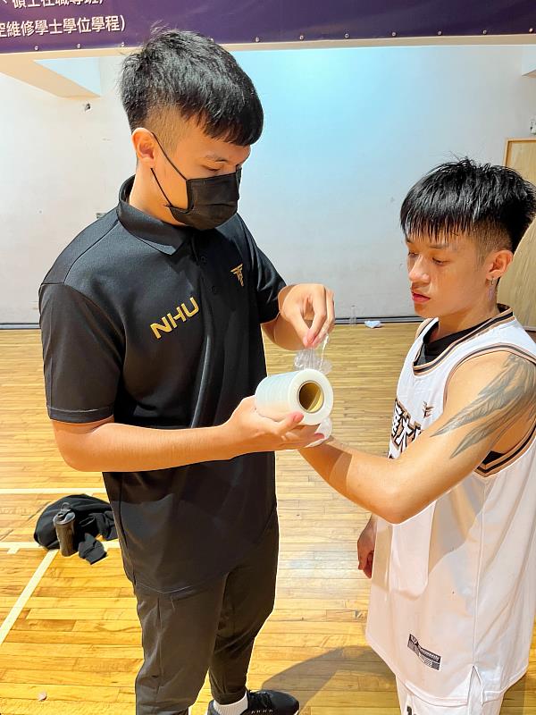 南華大學運動防護團隊正式成軍，隨校隊出賽，進行急性運動傷害防護。