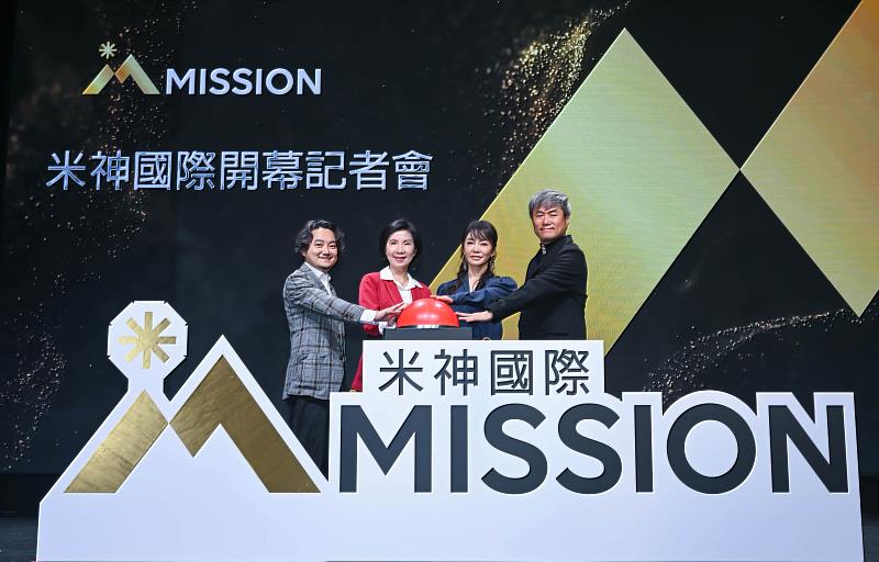 遠傳電信攜手群星瑞智、霹靂國際多媒體、宏達數位影業合資成立米神國際，由左至右為霹靂國際多媒體總經理黃亮勛、遠傳電信總經理井琪、群星瑞智董事長柴智屏、宏達數位影業總經理魏宏達