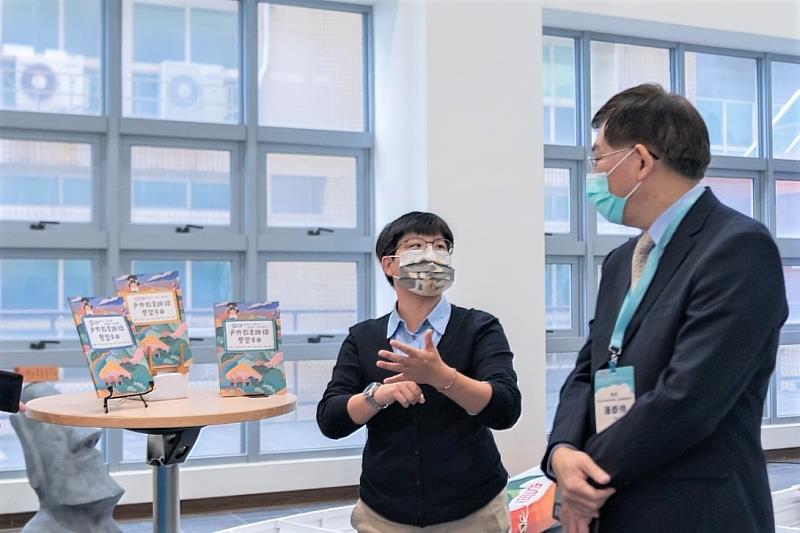揭牌會場同時發布出版品彙集全國各地主題路線的《戶外教育路線學習手冊》