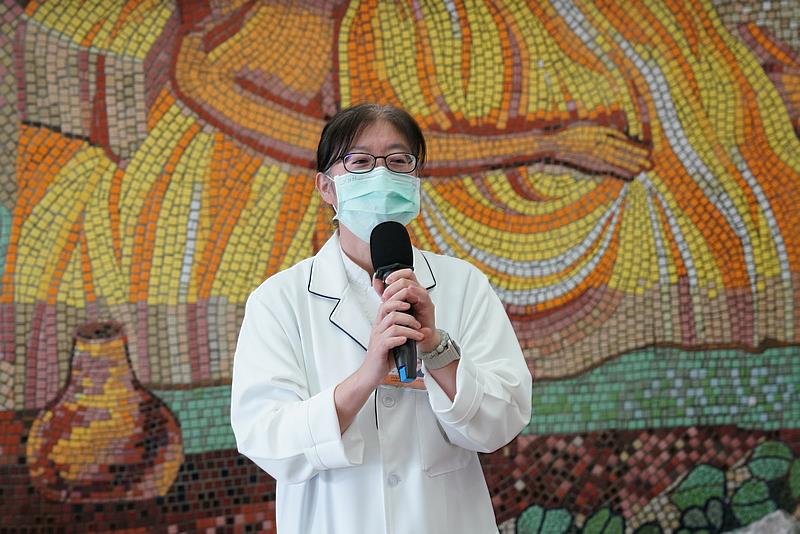 檢驗醫學科主任張淳淳表示，醫檢師就是幫民眾顧健康。