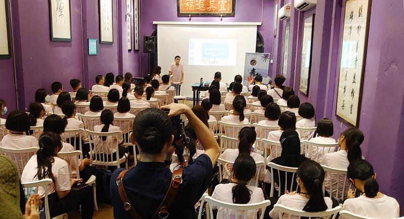 南華大學民音系師生受邀至馬來西亞海外教學與交流，馬銘輝副教授琵琶大師班講座，參與學員反應熱烈。