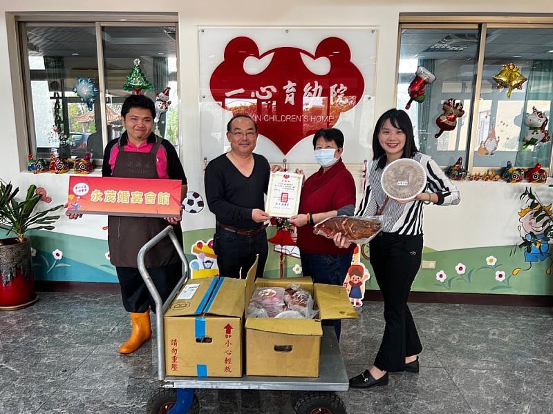 雲科大育成中心友好廠商-永茂婚宴會館捐贈客製化年菜