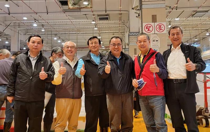 張署長及王副署長與承銷商合影