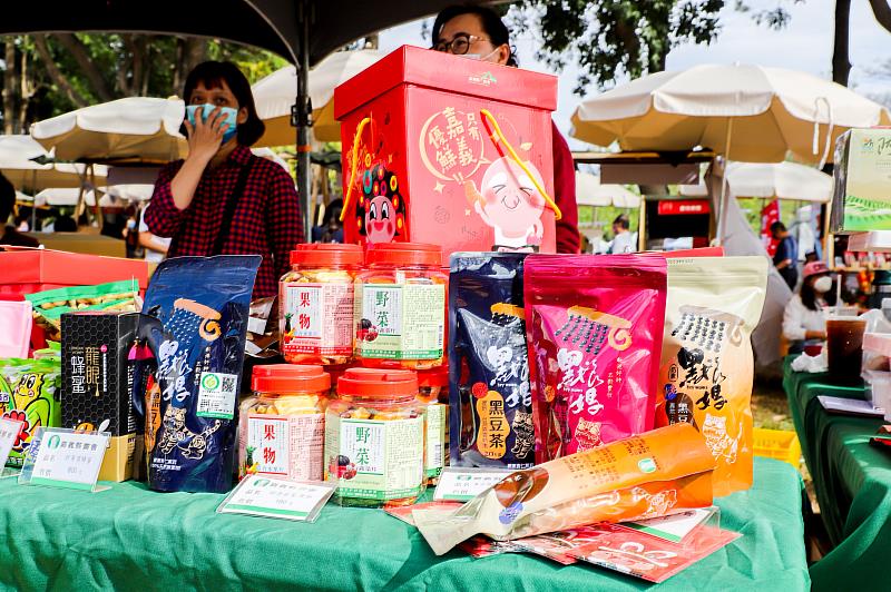 嘉有好市集年貨大街周末登場  翁章梁直播介紹豐富攤位-2