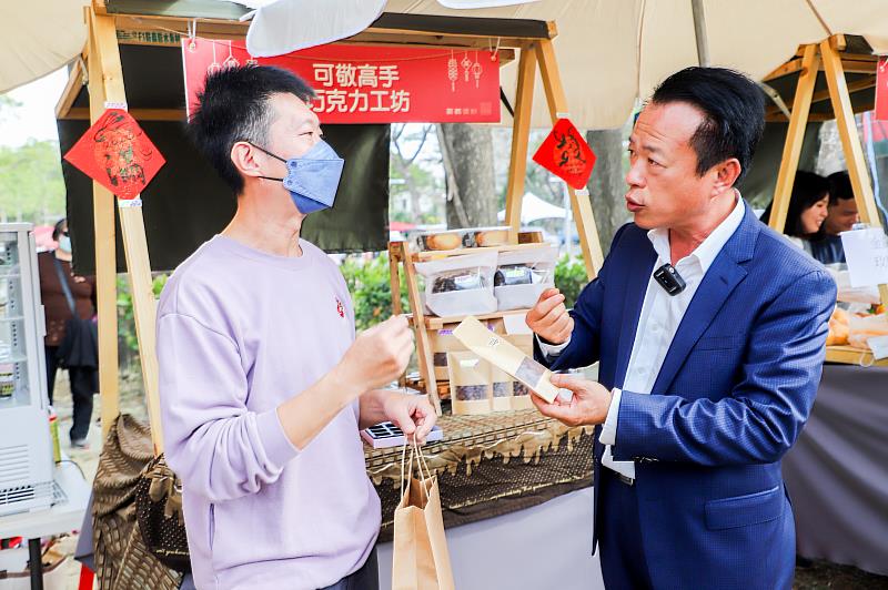 嘉有好市集年貨大街周末登場  翁章梁直播介紹豐富攤位-5