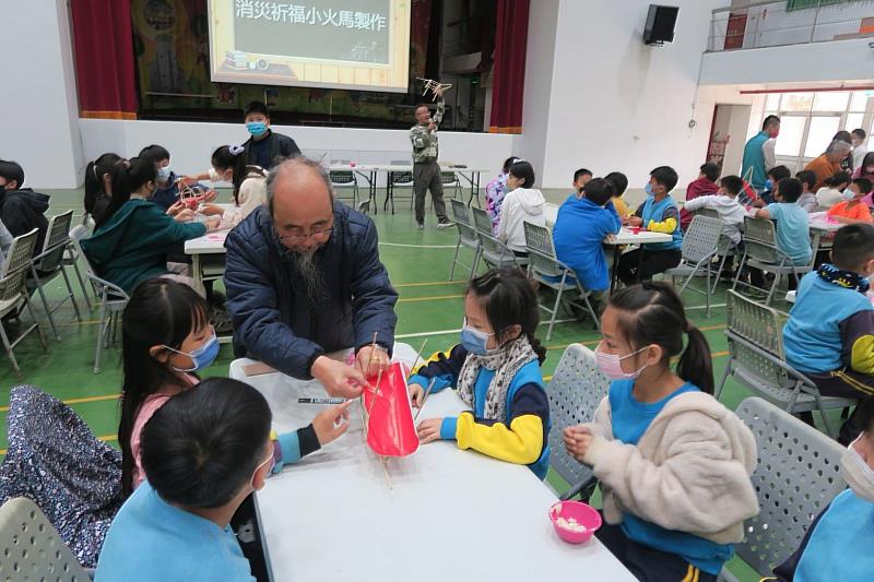 傳承民俗文化！人發所、圓山宮、鹿草國小辦課程盼延續「放火馬」儀式