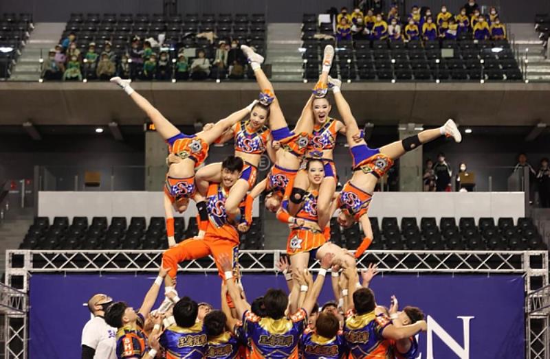 圖二：世新拉拉隊展現高超技巧，讓現場觀眾嘆為觀止