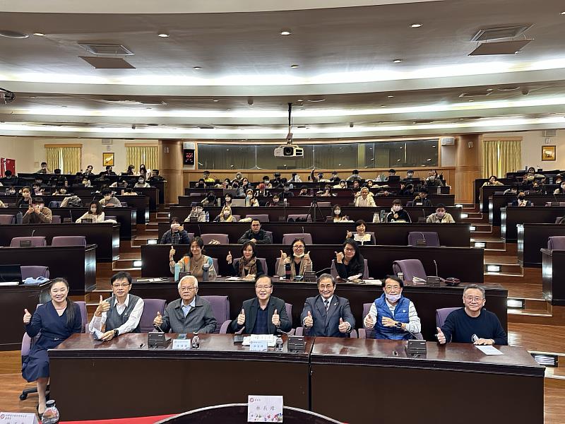 南華大學企經講座邀欣興電子曾子章董事長演講，現場大合照。