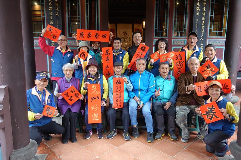 園區內將佈置新春應景掛飾，春聯、鞭炮、元寶等，熱鬧迎新年。