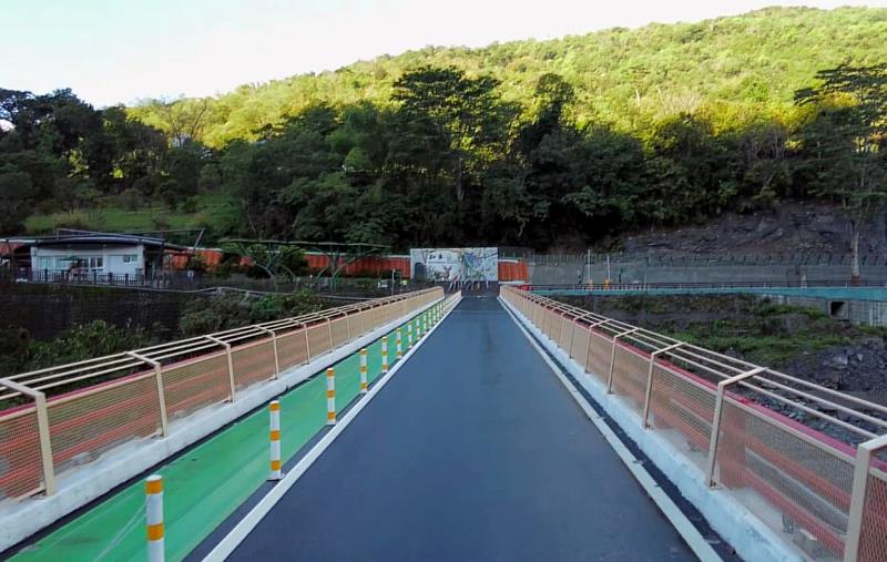 知本國家森林遊樂區樂林橋人車分道。