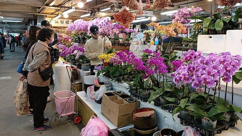 新北板橋花市在小年夜延長營業時間至晚上10點