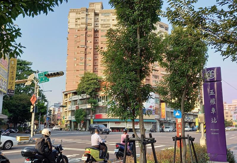 「台中市熱搜社區TOP3」分別是鄉林皇居、城市經典、興富發上城。其中，城市經典近五權車站。
